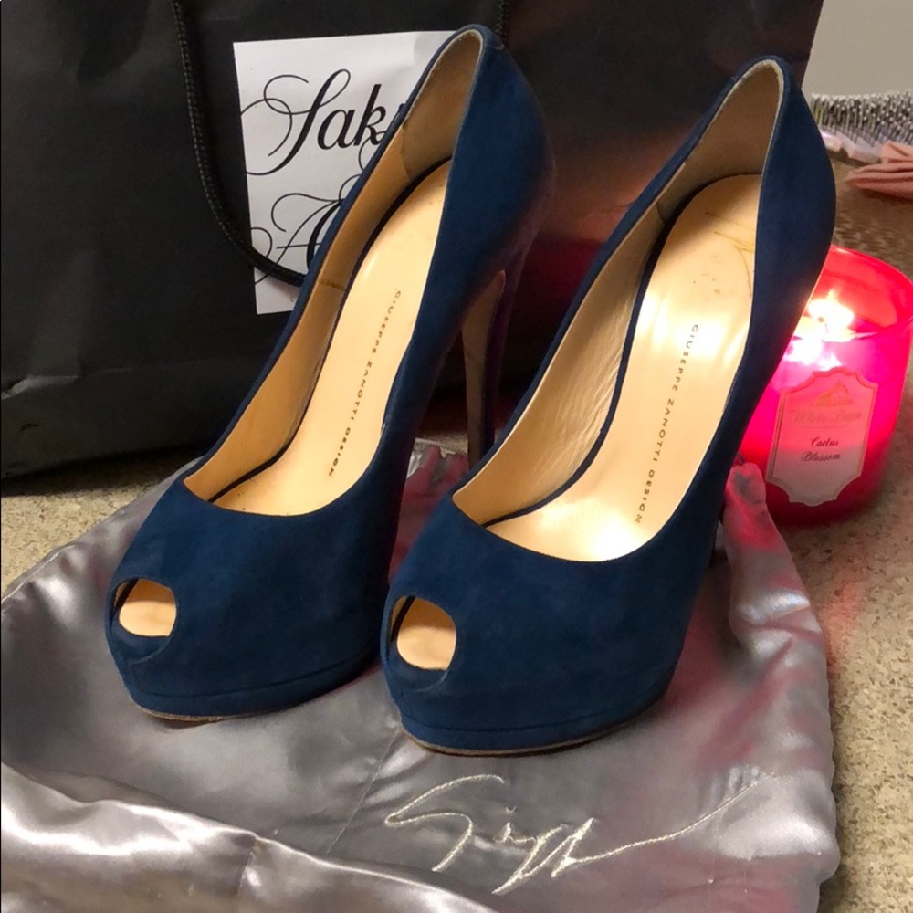 Giuseppe Zanotti blue suede peep toe pump